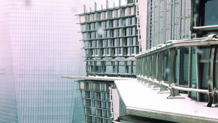 Jin Mao Tower walks in the clouds