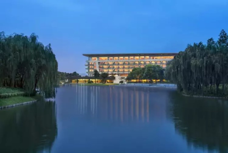 The Royal Portfolio Sheshanmao Hotel Shanghai