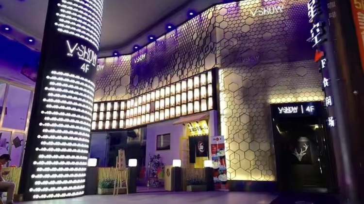 V·SHOW concept store