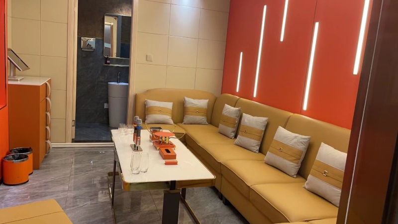 Which KTV in Wenzhou is more high-end and fun